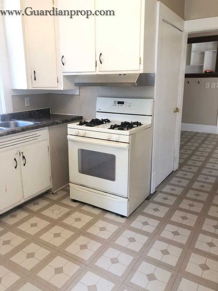 2305 Oak Park Ave N - Photo 4 of 14