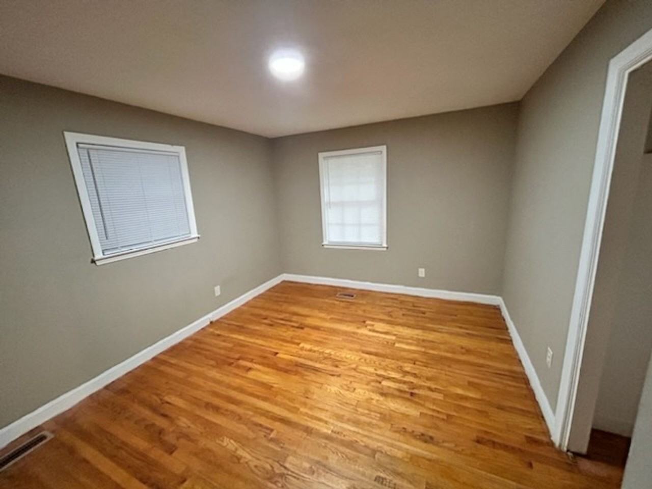 3118 Crestview Dr - Photo 2 of 10