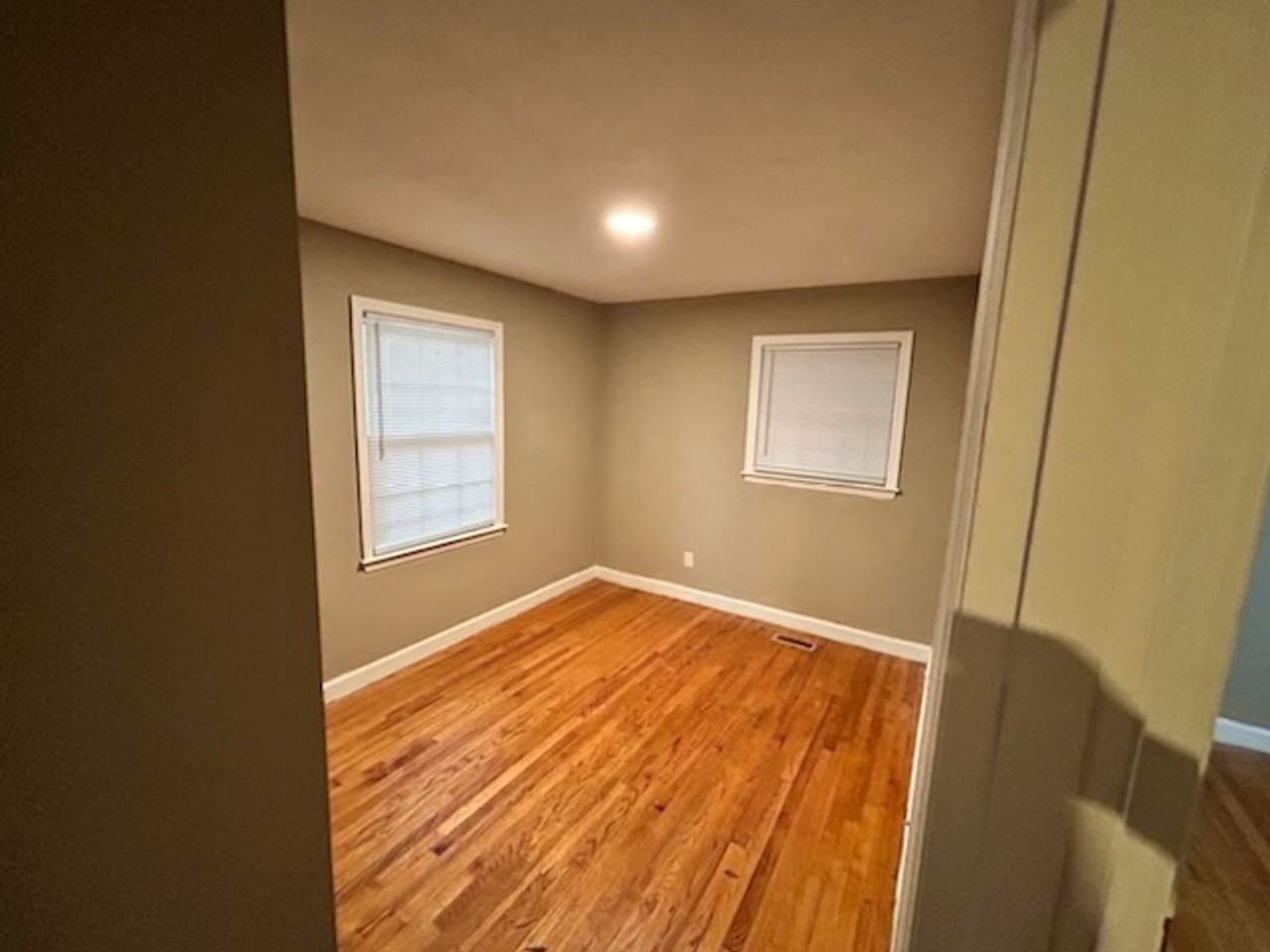 3118 Crestview Dr - Photo 3 of 10