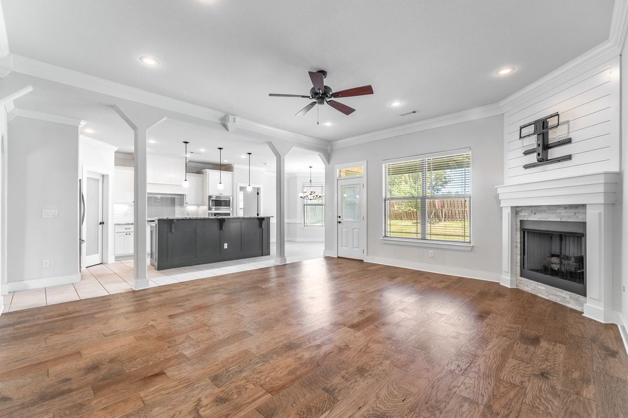 1100 Huntleigh Dr - Photo 3 of 24