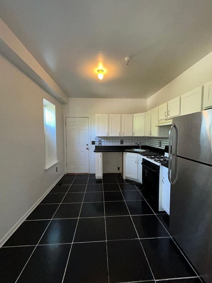 240 Passaic St - Photo 4 of 23