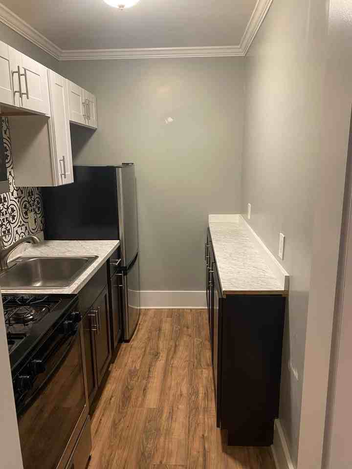 445 Post Avenue - Photo 2 of 14