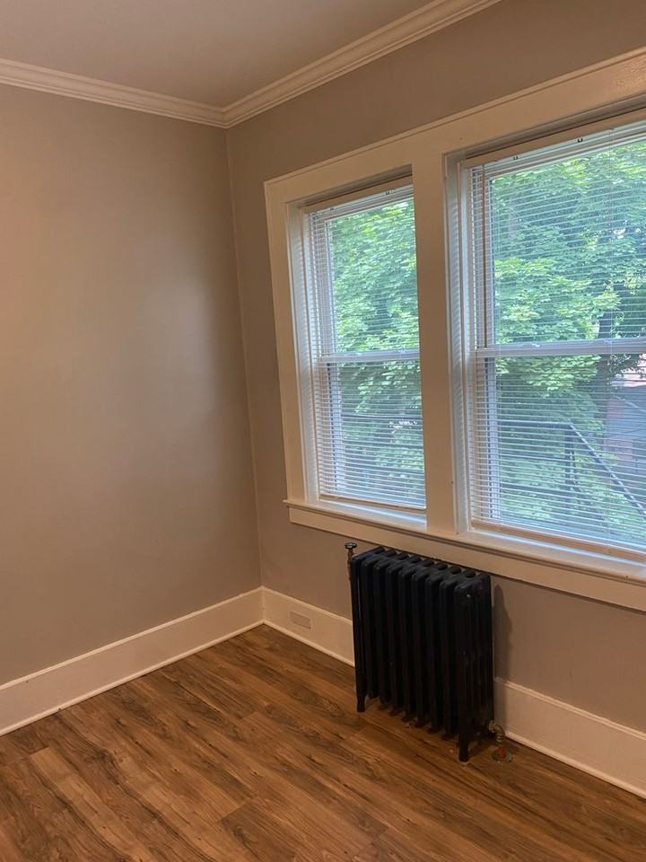 445 Post Avenue - Photo 4 of 14