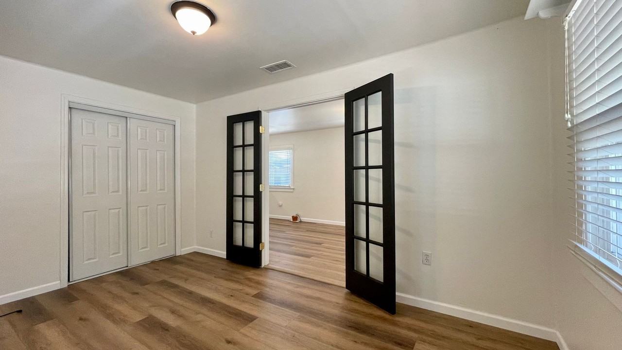 1739 Johnson Ave - Photo 3 of 13