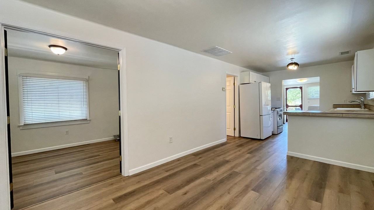 1739 Johnson Ave - Photo 4 of 13