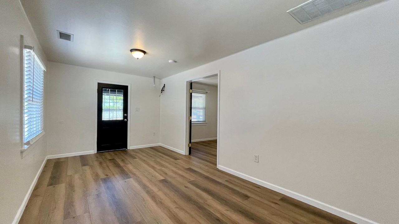 1739 Johnson Ave - Photo 2 of 13