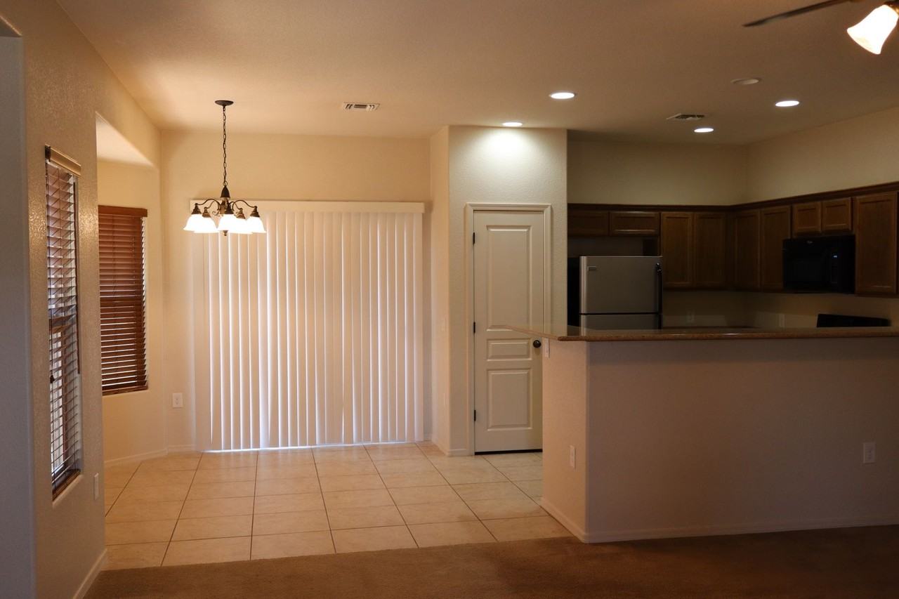 4288 Kings Canyon Way - Photo 3 of 15