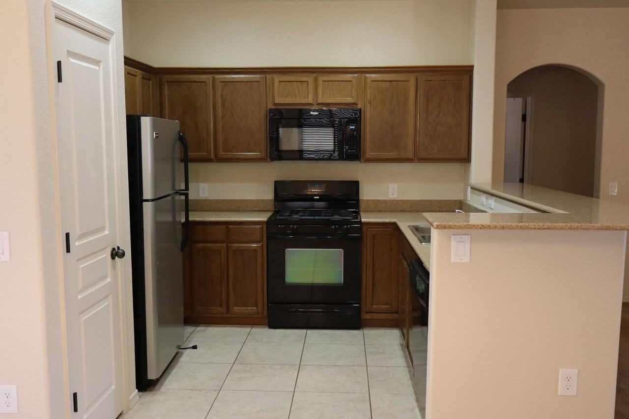 4288 Kings Canyon Way - Photo 4 of 15