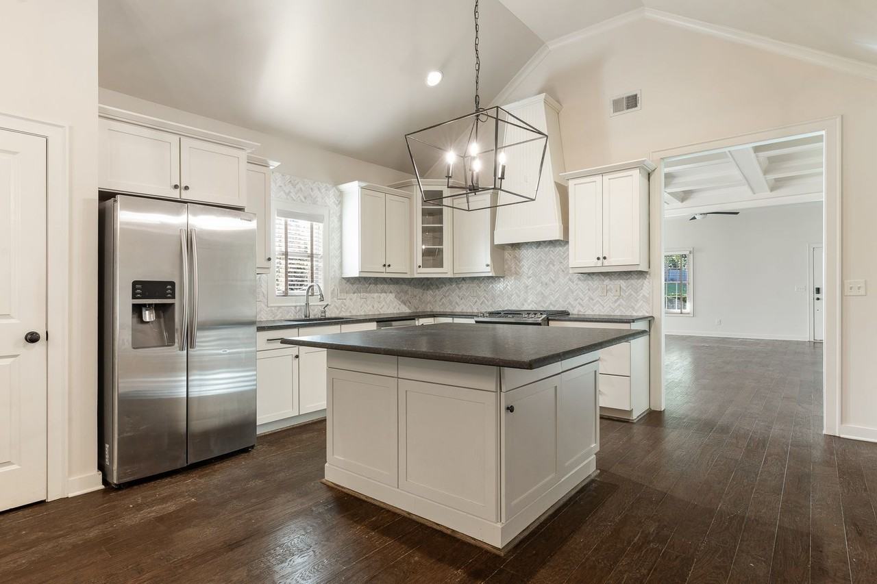 1122 Regent Park Dr - Photo 6 of 19