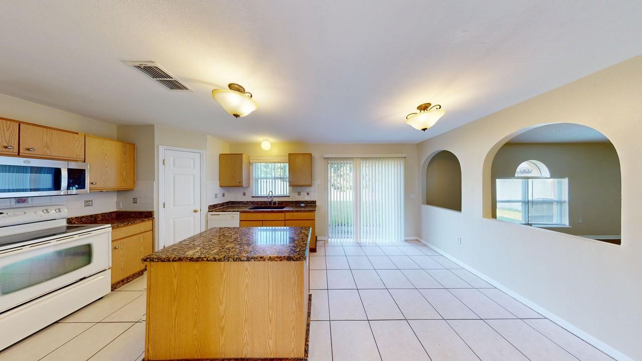 11861 Bentry St - Photo 4 of 32