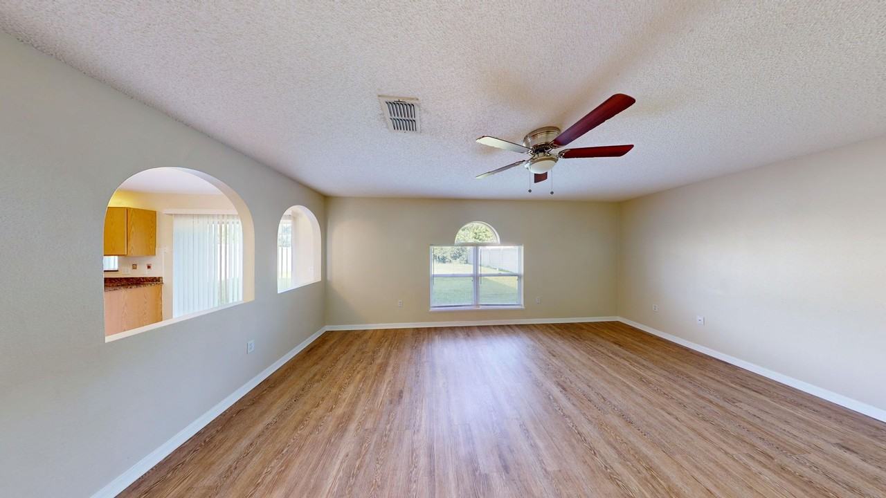 11861 Bentry St - Photo 7 of 32