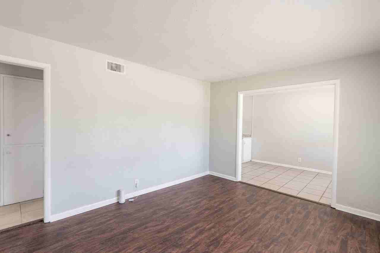 230 E 51st Pl N - Photo 2 of 11