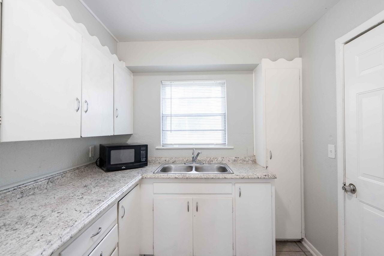 230 E 51st Pl N - Photo 7 of 11