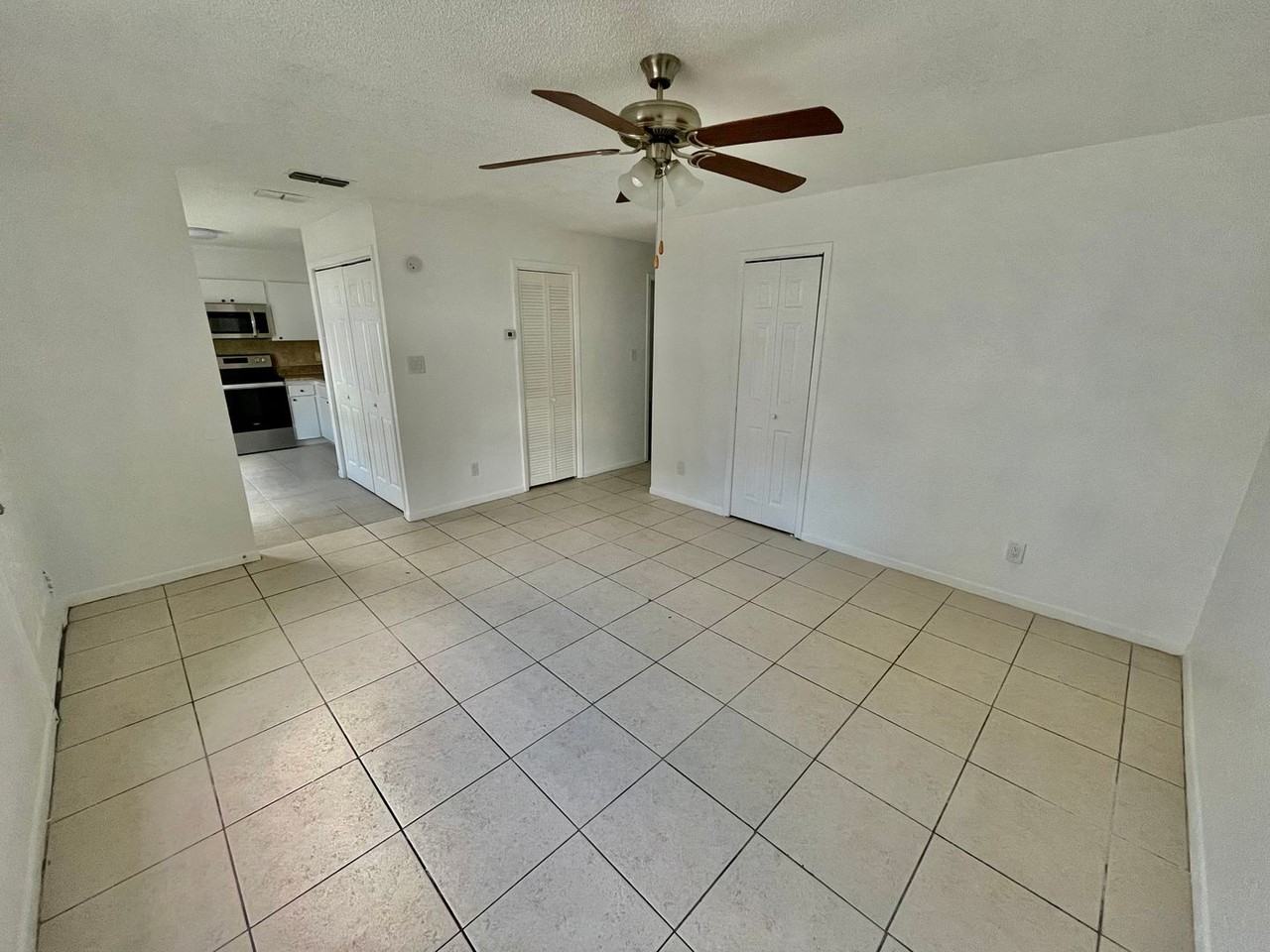 910 Alicia Ave Apt 4b #4B - Photo 5 of 13