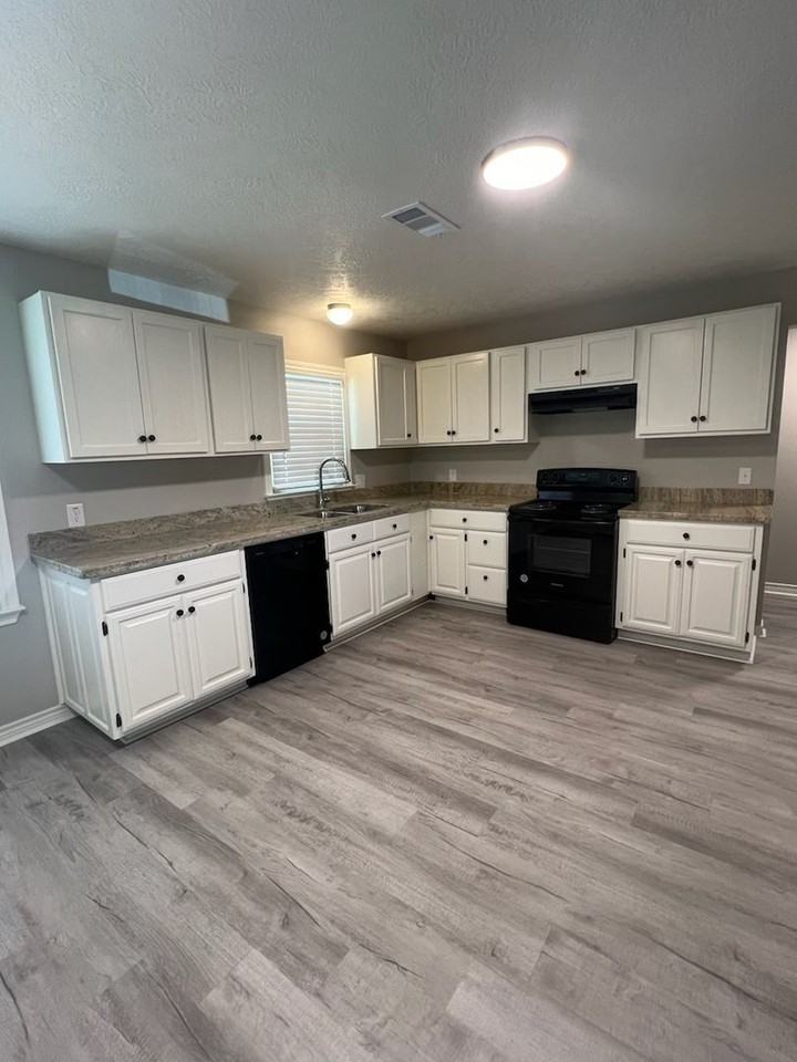 4510 Clermont Ave - Photo 4 of 13