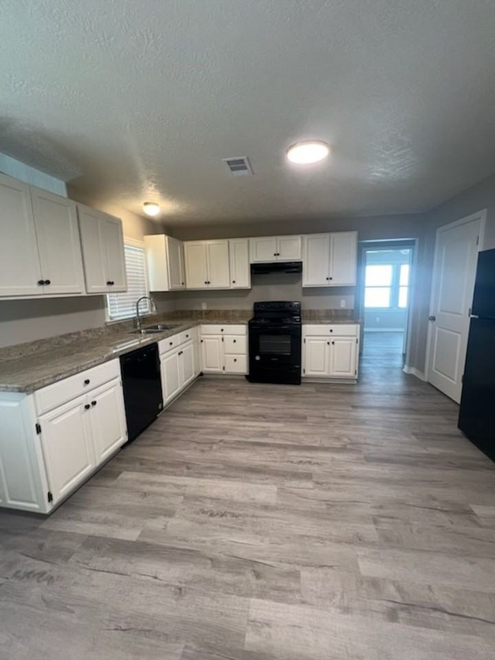 4510 Clermont Ave - Photo 5 of 13