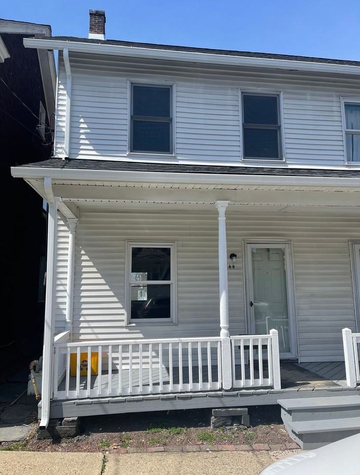 144 4th St - Photo 2 of 11