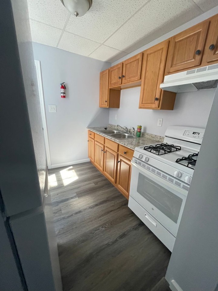 144 4th St - Photo 2 of 11