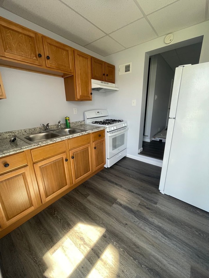 144 4th St - Photo 3 of 11