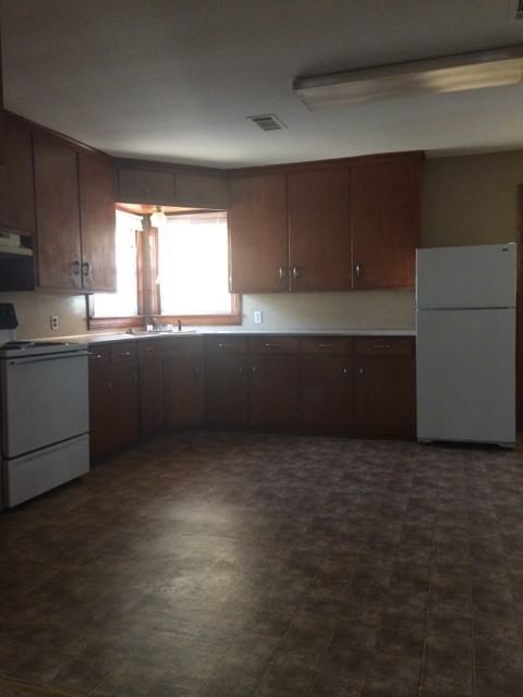 850 E 6th St - Photo 3 of 6