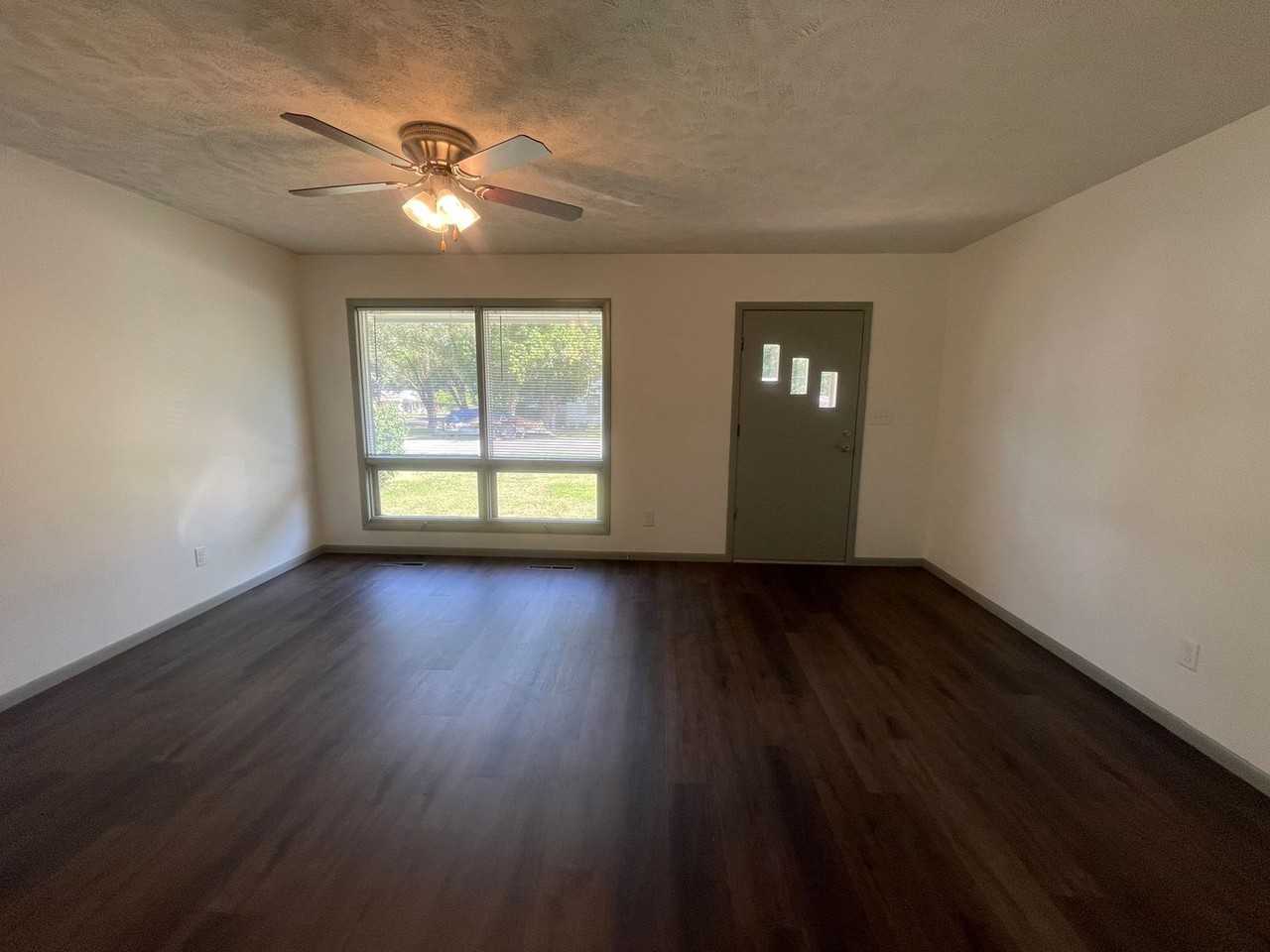 2644 E Locust St - Photo 2 of 22