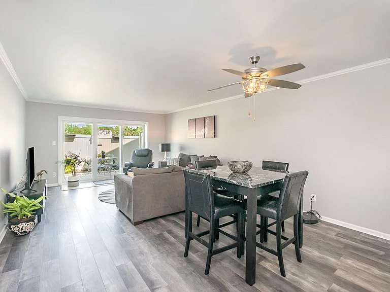 11305 Kelly Dr - Photo 3 of 6