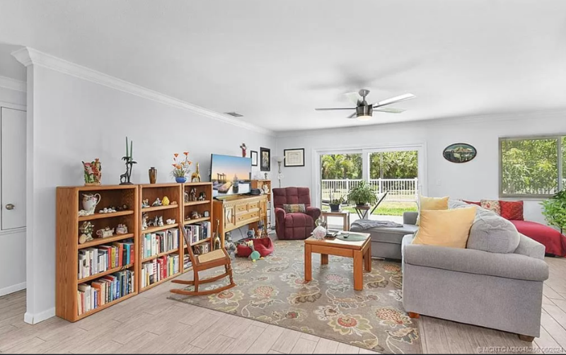 1612 Se Cascella Ct - Photo 2 of 35