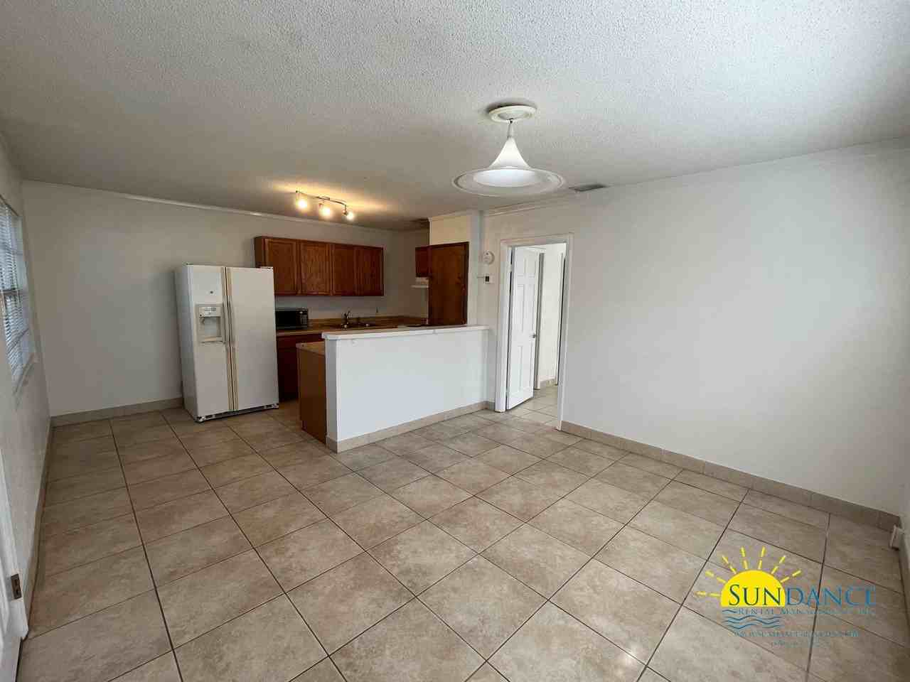 209 Tamarack Ave - Photo 2 of 9