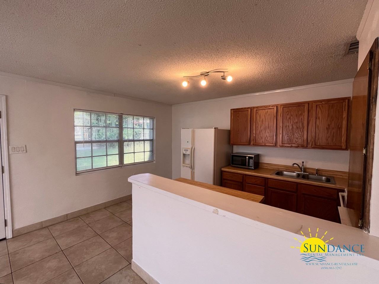 209 Tamarack Ave - Photo 3 of 9
