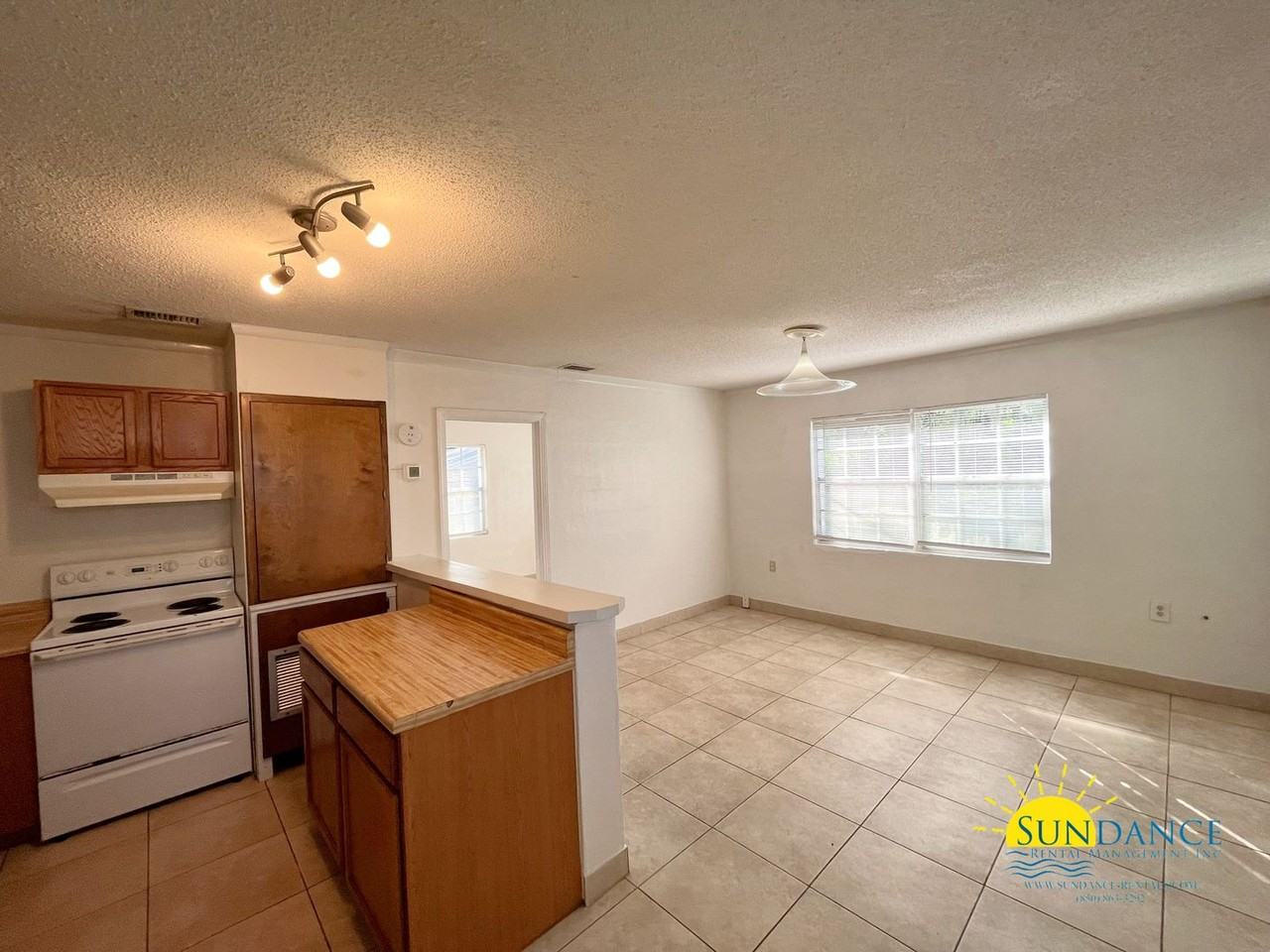 209 Tamarack Ave - Photo 5 of 9