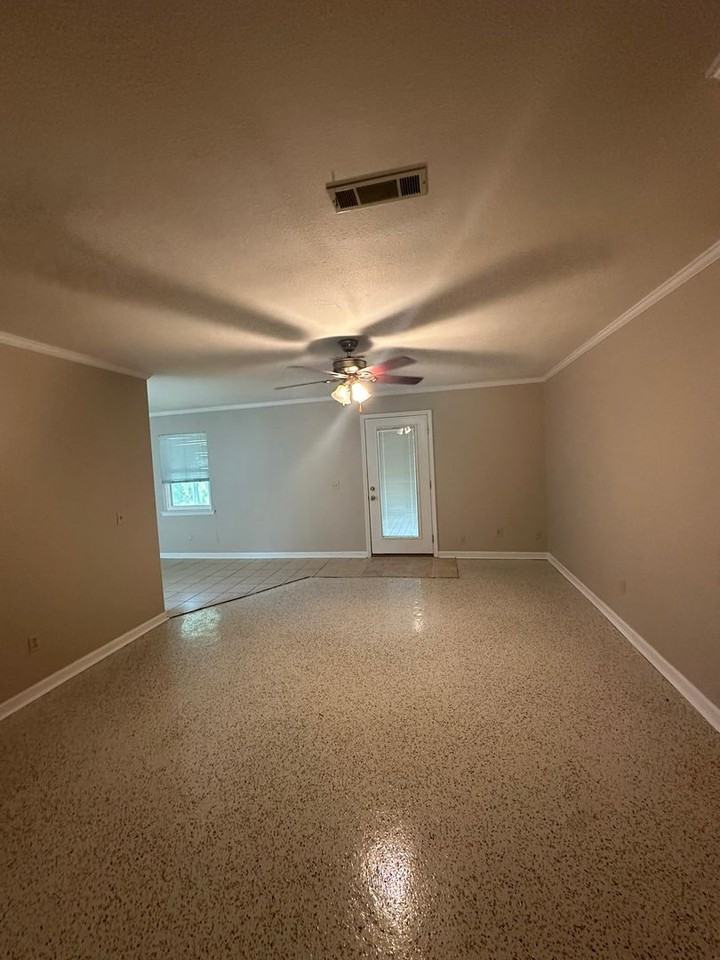 110 Hillside Dr - Photo 3 of 25