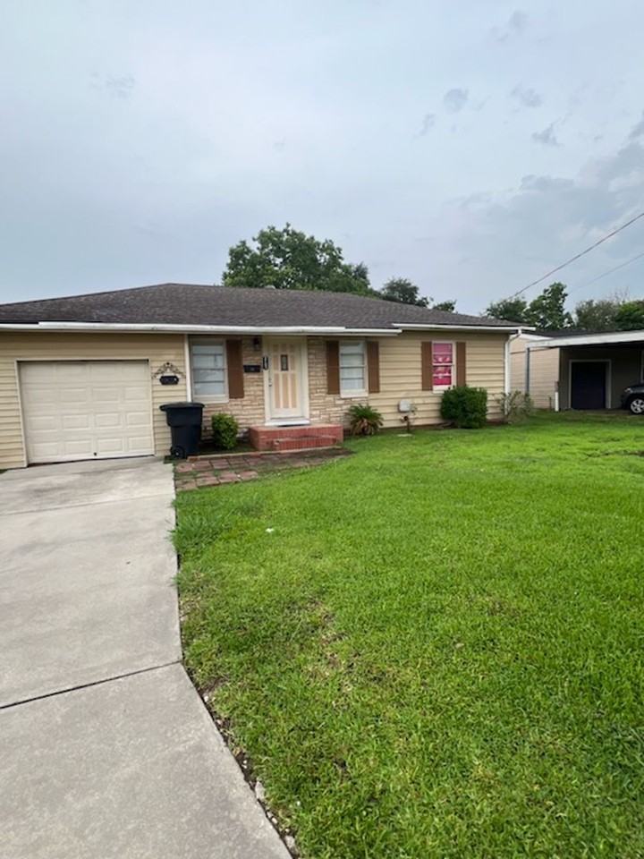 2107 Helena Ave - Photo 2 of 12