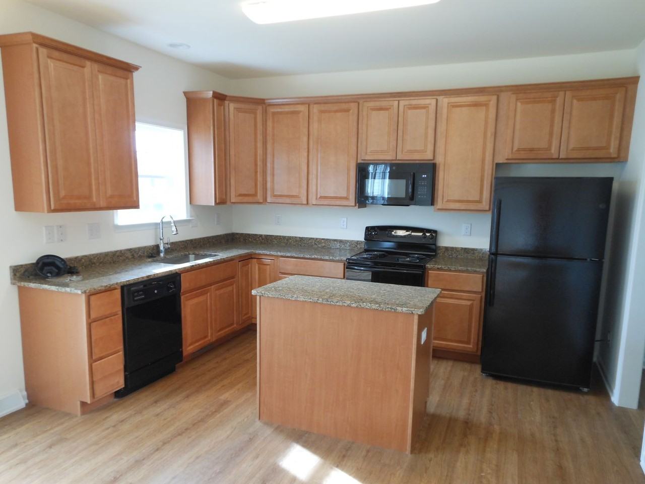 116 Revolutionary Blvd - Photo 3 of 10