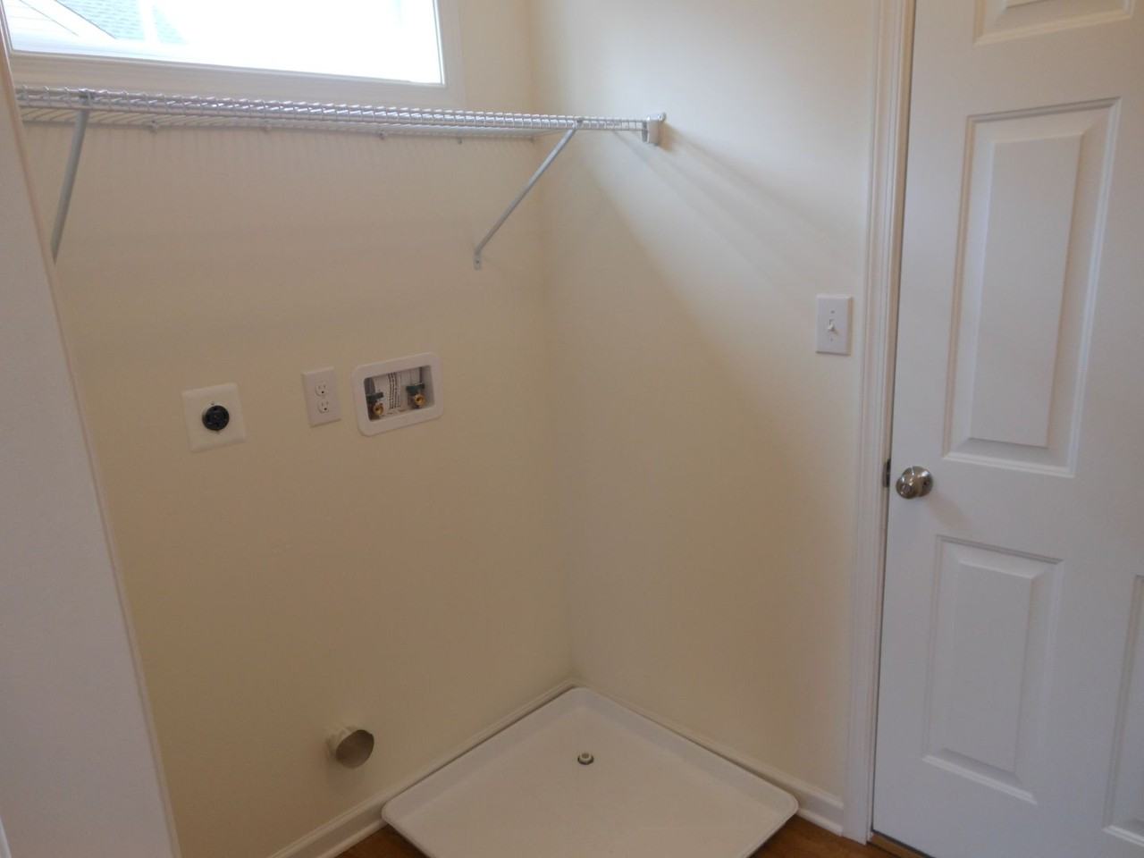 116 Revolutionary Blvd - Photo 4 of 10