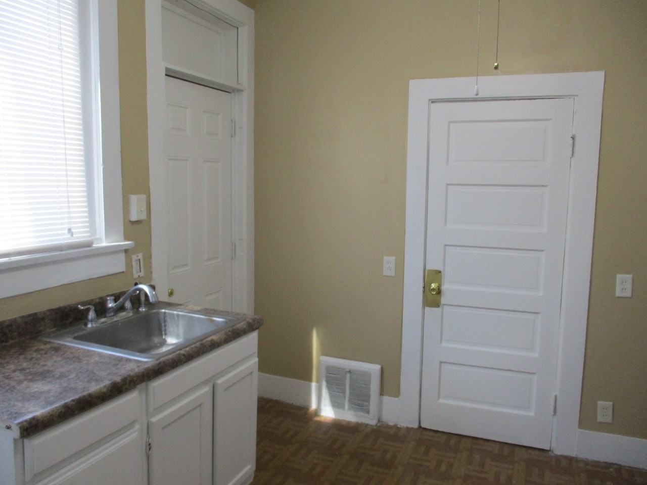 208 W Woodland Ave - Photo 2 of 17