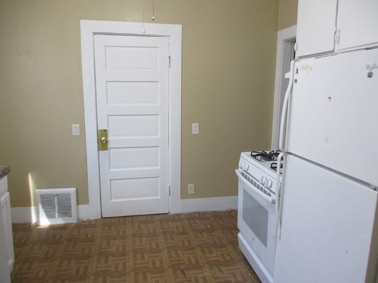 208 W Woodland Ave - Photo 3 of 17