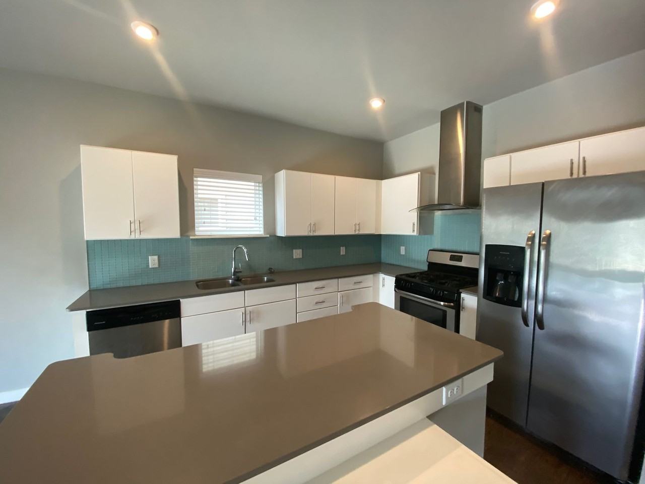 17612 Hampton Park Dr #B - Photo 5 of 41