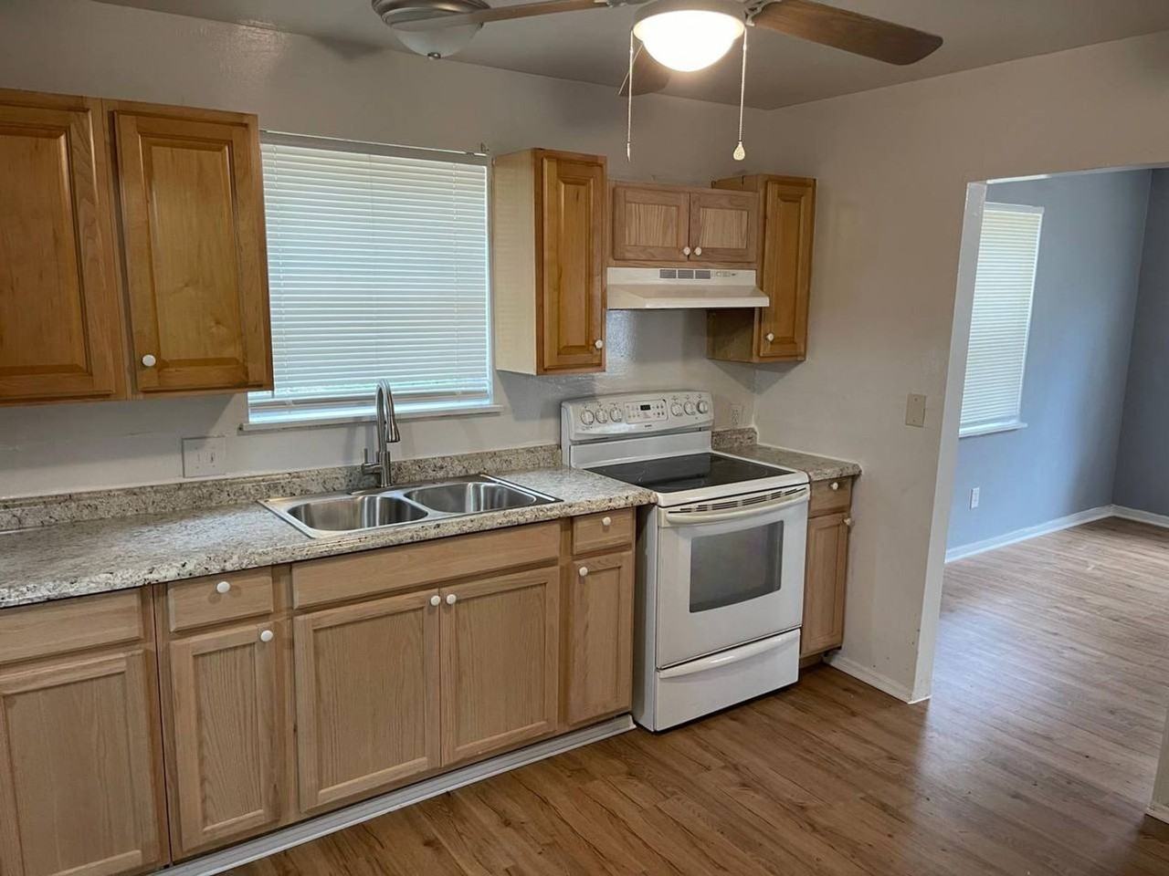 1800 Buckner St - Photo 7 of 20