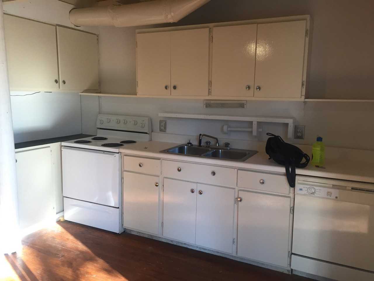 1453A Barnett Shoals Rd - Photo 6 of 30