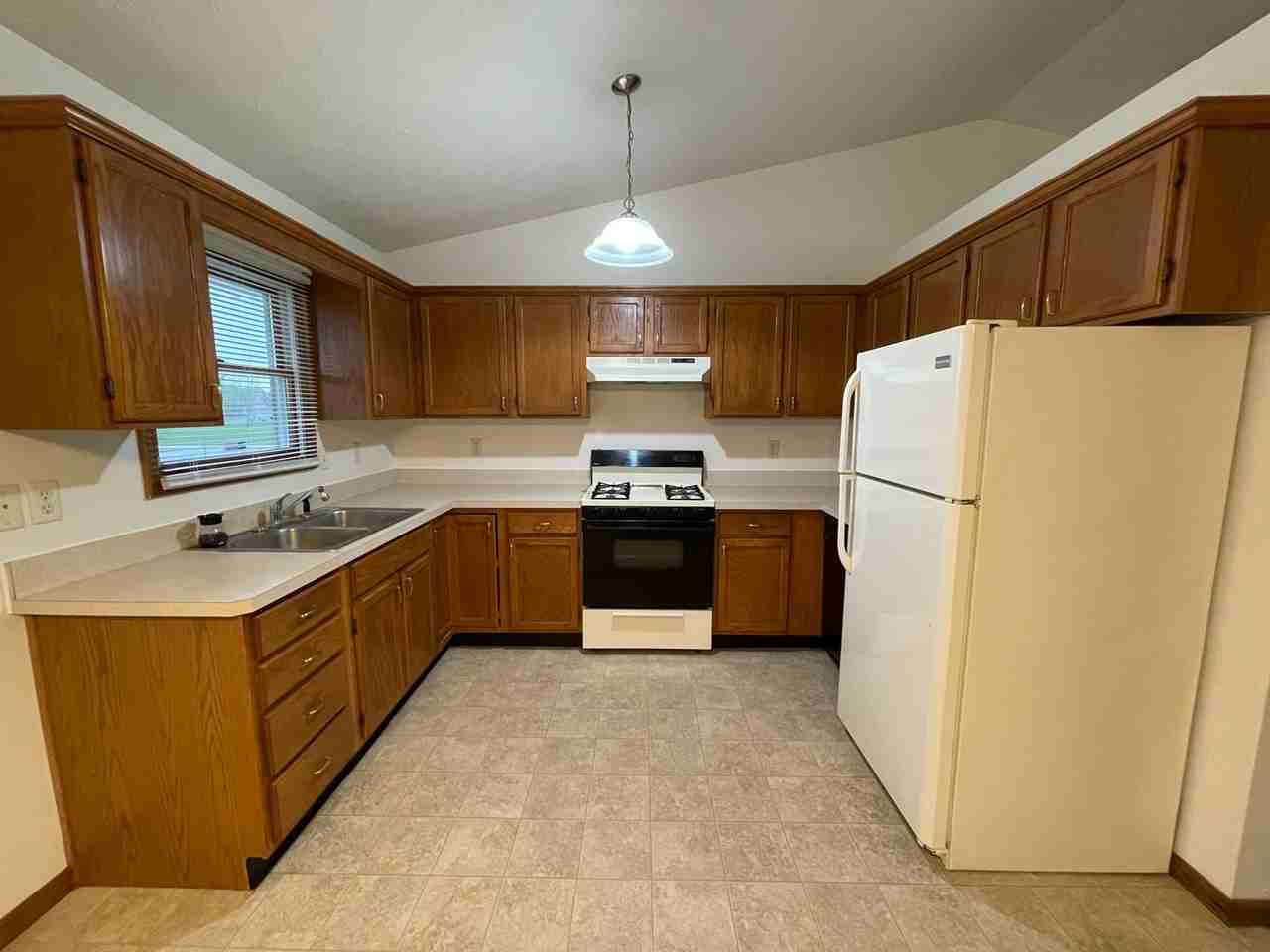 902 Colorado St - Photo 3 of 18