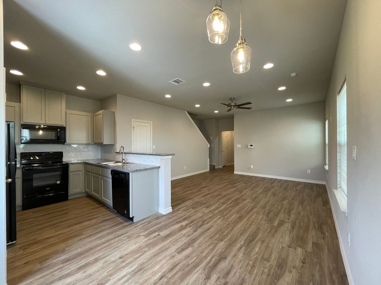 117 Peruna Dr - Photo 3 of 33
