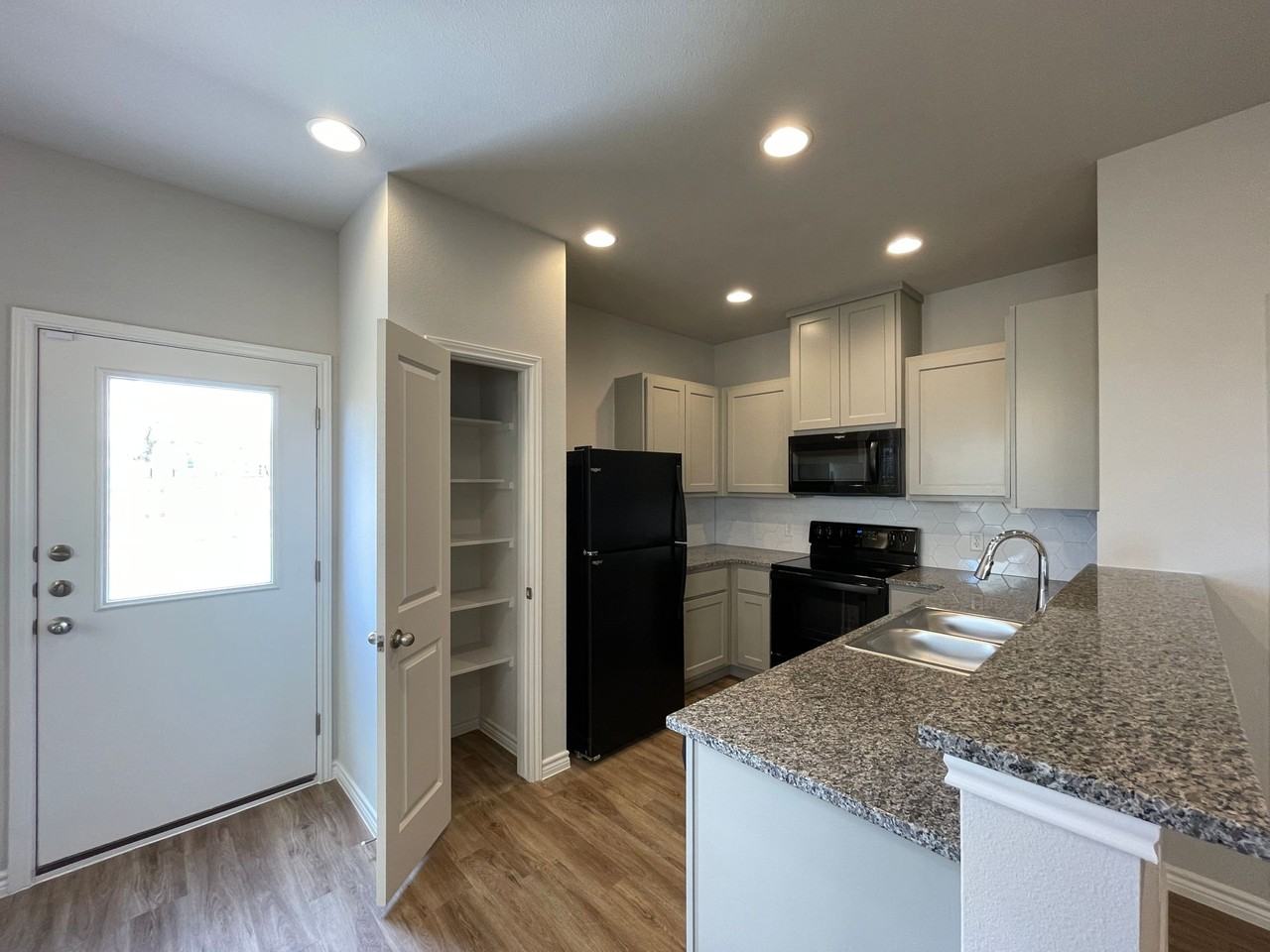 115 Peruna Dr - Photo 4 of 31