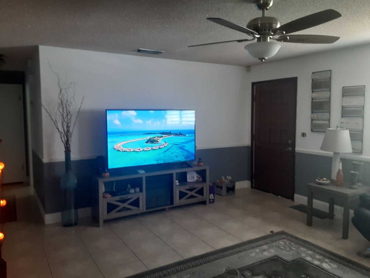 1352 Dexter Dr E - Photo 3 of 11