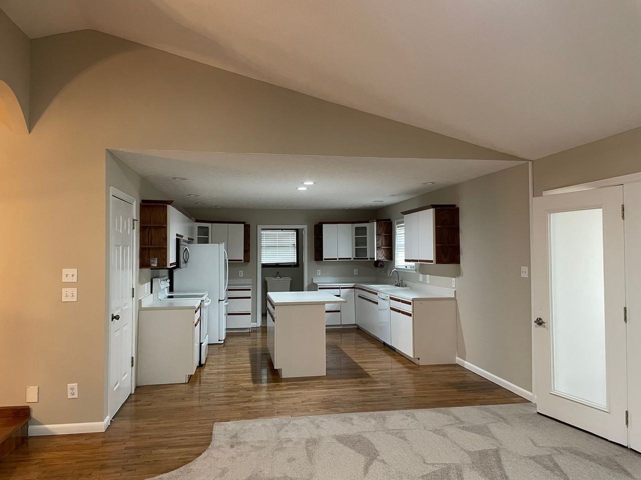 1401 Misty Ridge Dr - Photo 2 of 14