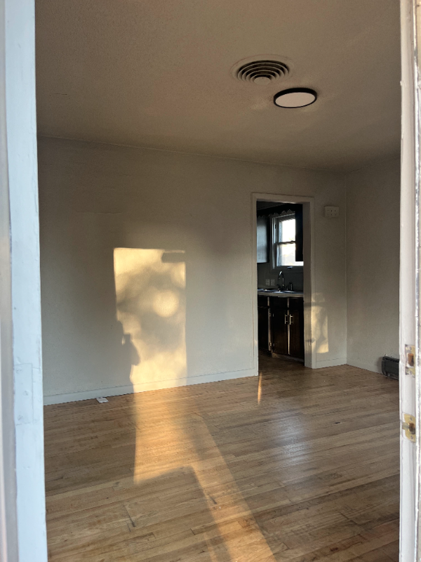 510 N Queens Ave - Photo 3 of 15