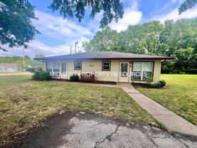 613 NW Fieldcrest Dr - Photo 1 of 1