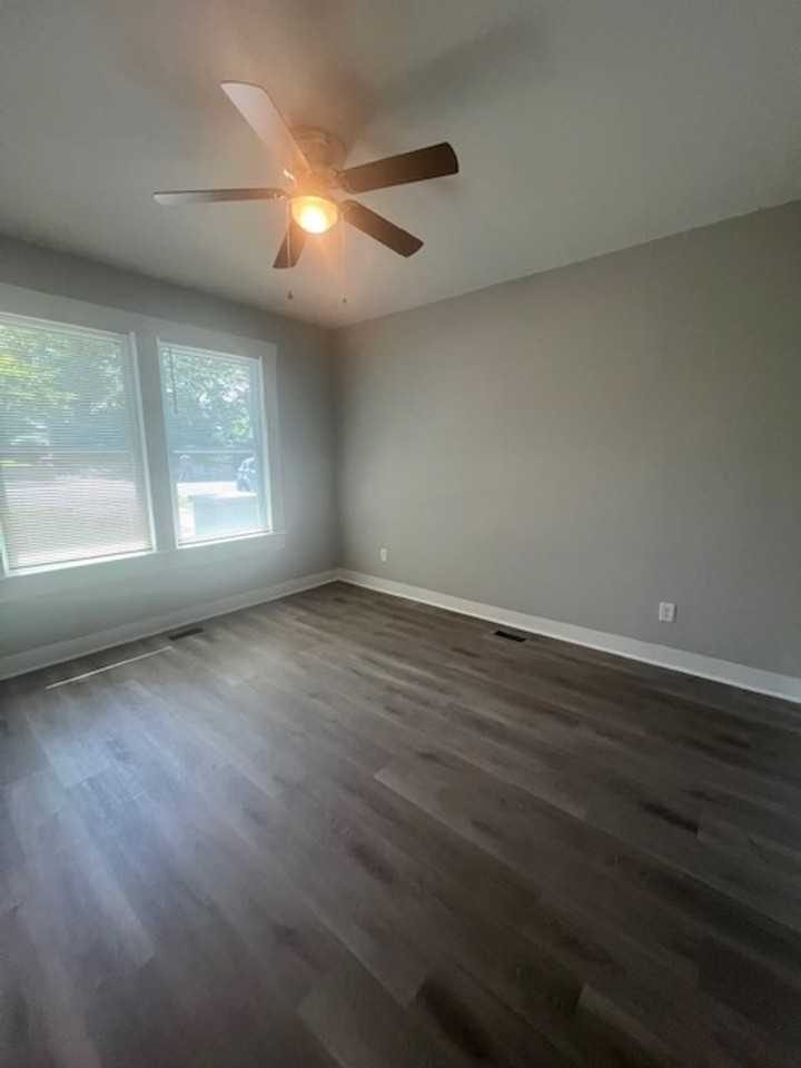 318 Alexander Ave - Photo 3 of 10