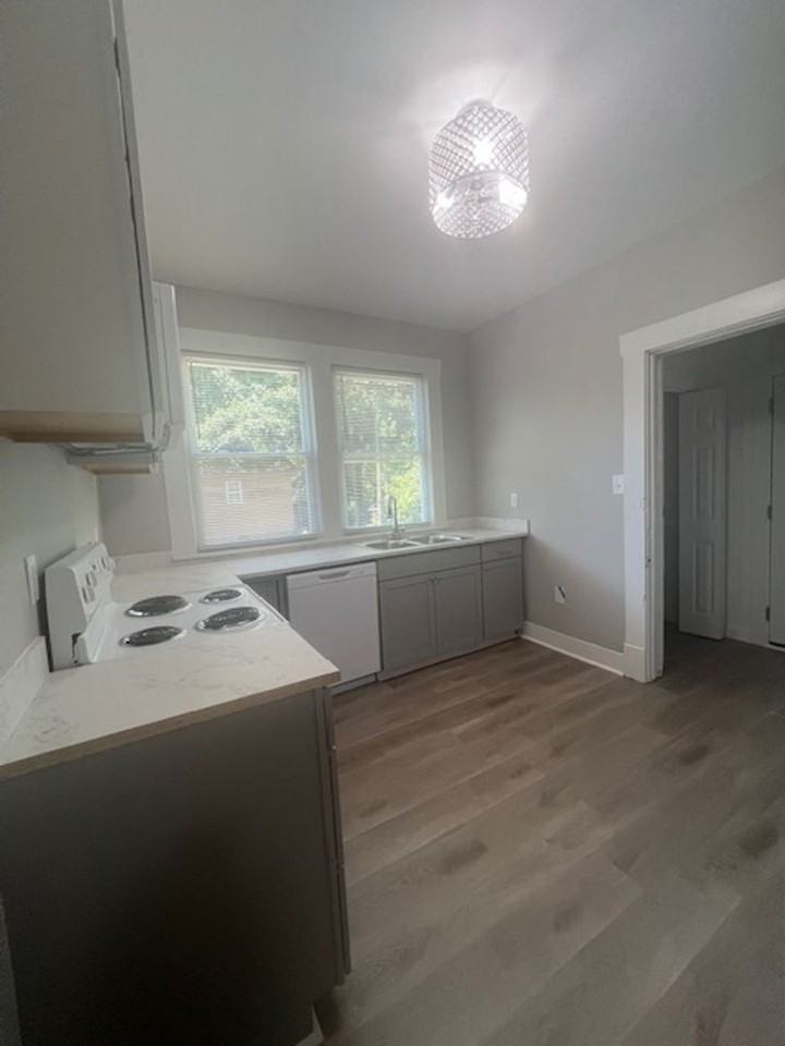 318 Alexander Ave - Photo 7 of 10