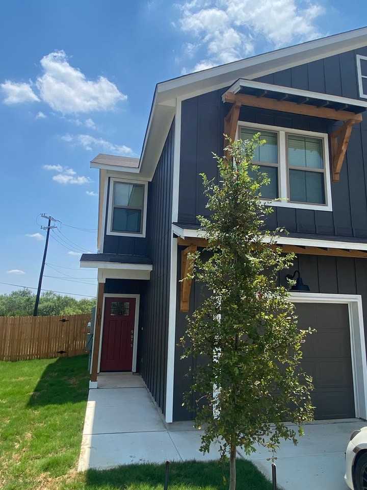 10204 Eaglewood Nook - Photo 2 of 22