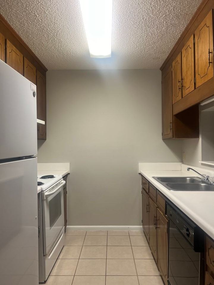 101 Candlebrook Dr - Photo 3 of 24